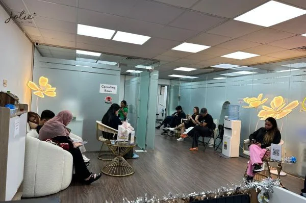 Come to Jolie Clinic to enjoy the best service of slimming arm fat